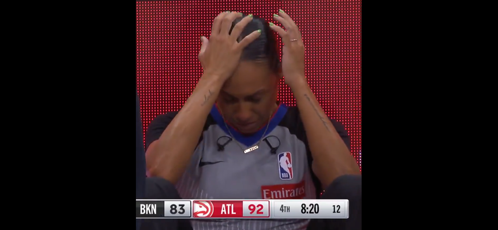 NBA: Sha'Rae Mitchell bateu a cabeça em uma câmera