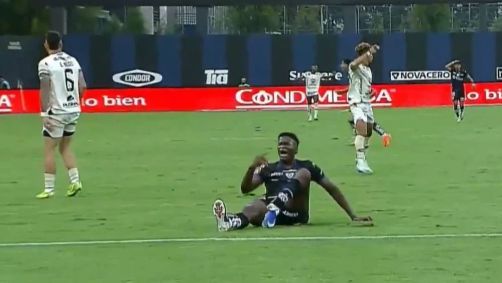 Arroyo em desespero após sentir e ver a gravidade da lesão