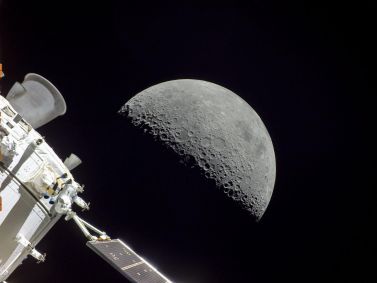 Orion-aproximando-se-da-Lua