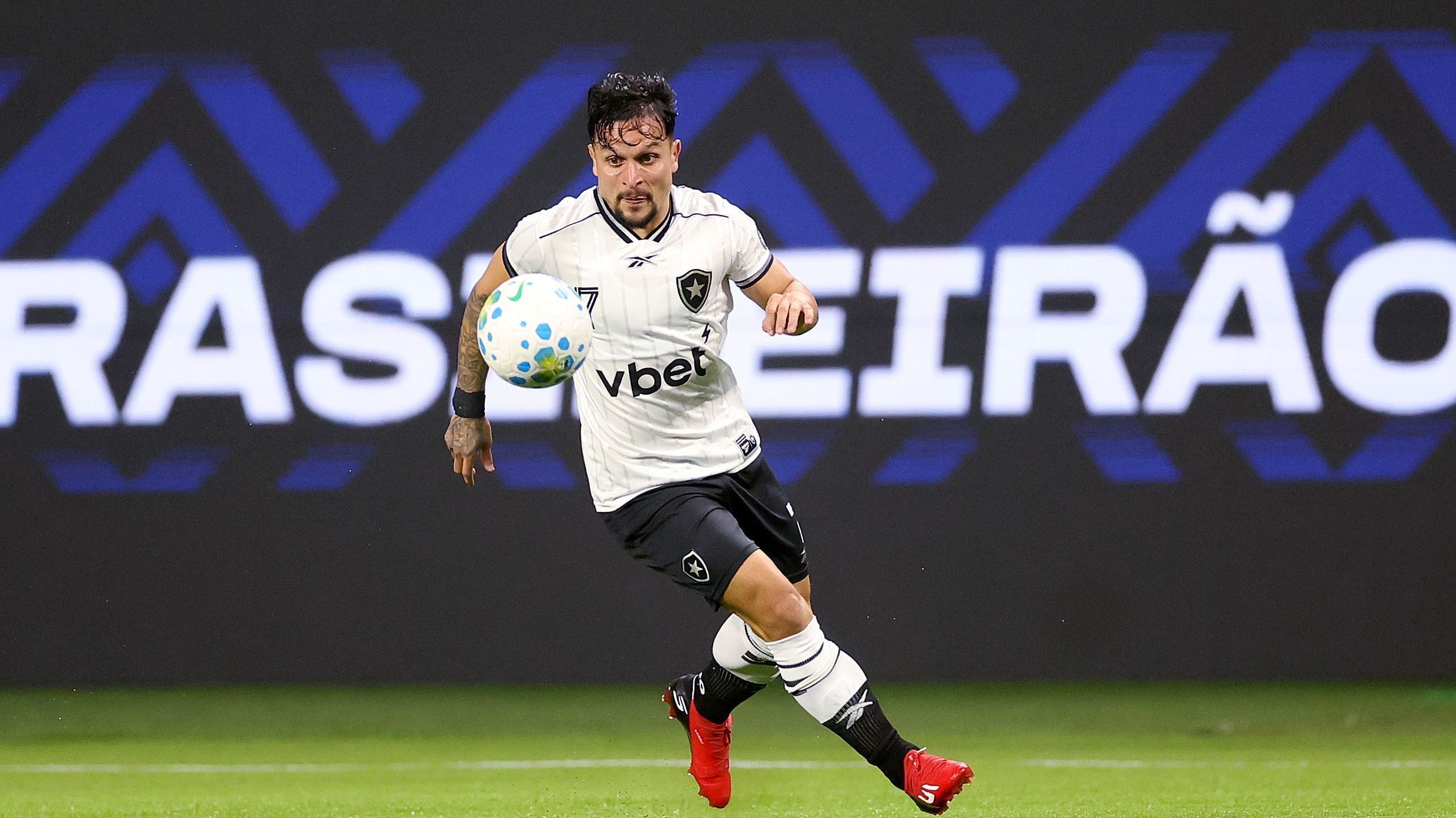 Artur em ação em Palmeiras x Botafogo pelo Campeonato Brasileiro
