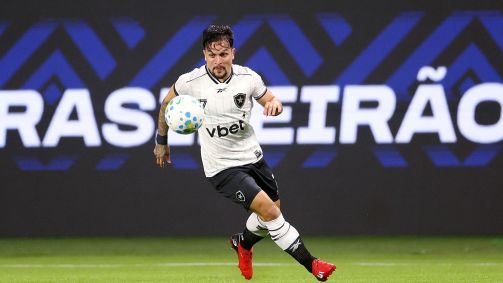 Artur em ação em Palmeiras x Botafogo pelo Campeonato Brasileiro