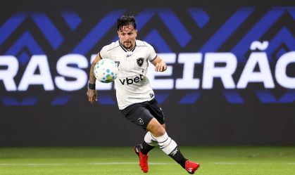 Artur em ação em Palmeiras x Botafogo pelo Campeonato Brasileiro