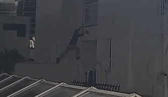 assaltante homem aranha