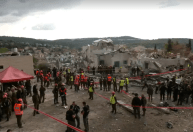 Vídeo: Equipes de emergência apagam chamas após ataque em prédio de Israel