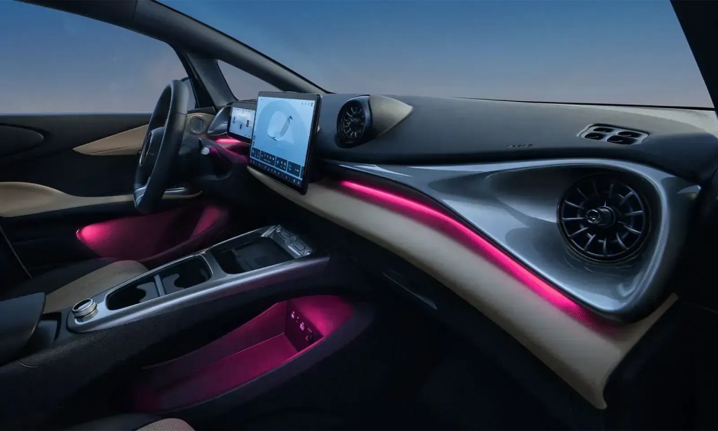 BYD Dolphin 2027: hatch com visual renovado chega neste ano