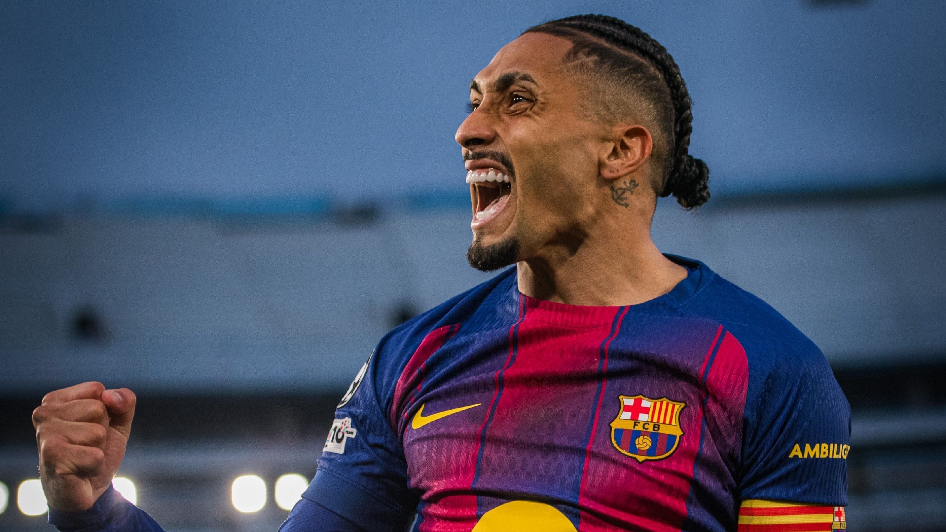 Raphinha brilha, Barcelona goleia Newcastle e avança na Champions