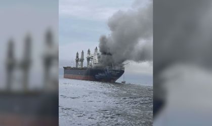 barco-atingido-no-estreito-de-ormuz