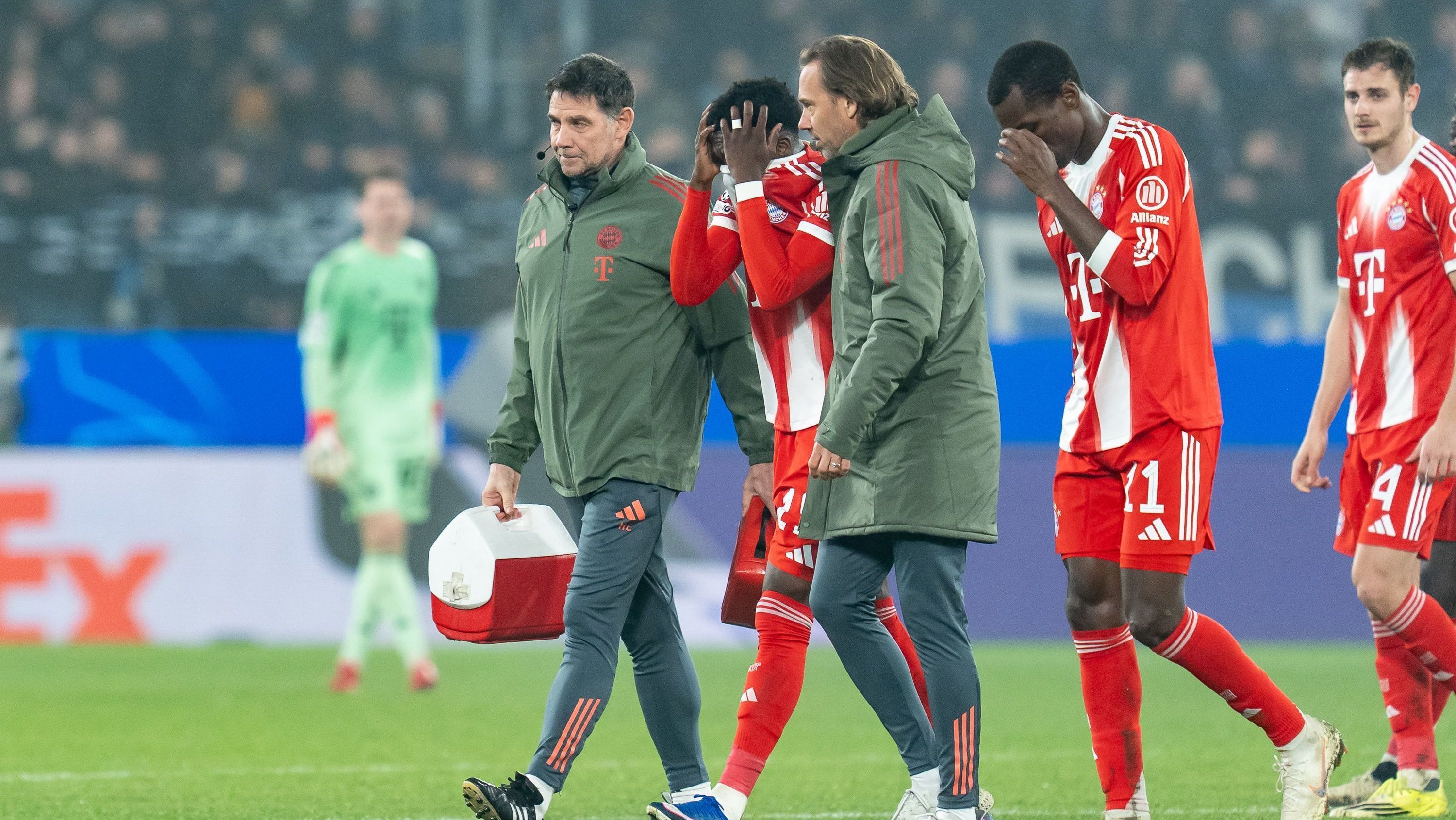 Alphonso Davies se lesionou mais uma vez em jogo do Bayern