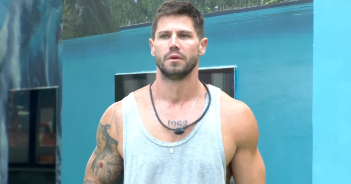 Jonas causa caos no BBB 26 ao tomar café na cozinha errada