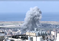 Fumaça é vista perto do aeroporto internacional de Beirute, no Líbano