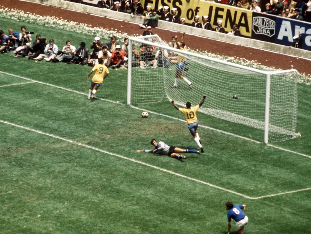 Brasil marca contra a Itália na final da Copa do Mundo de 1970