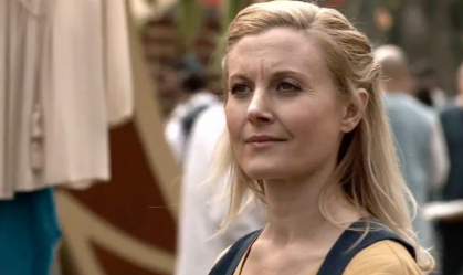 Carrie Anne Fleming em "Supergirl"