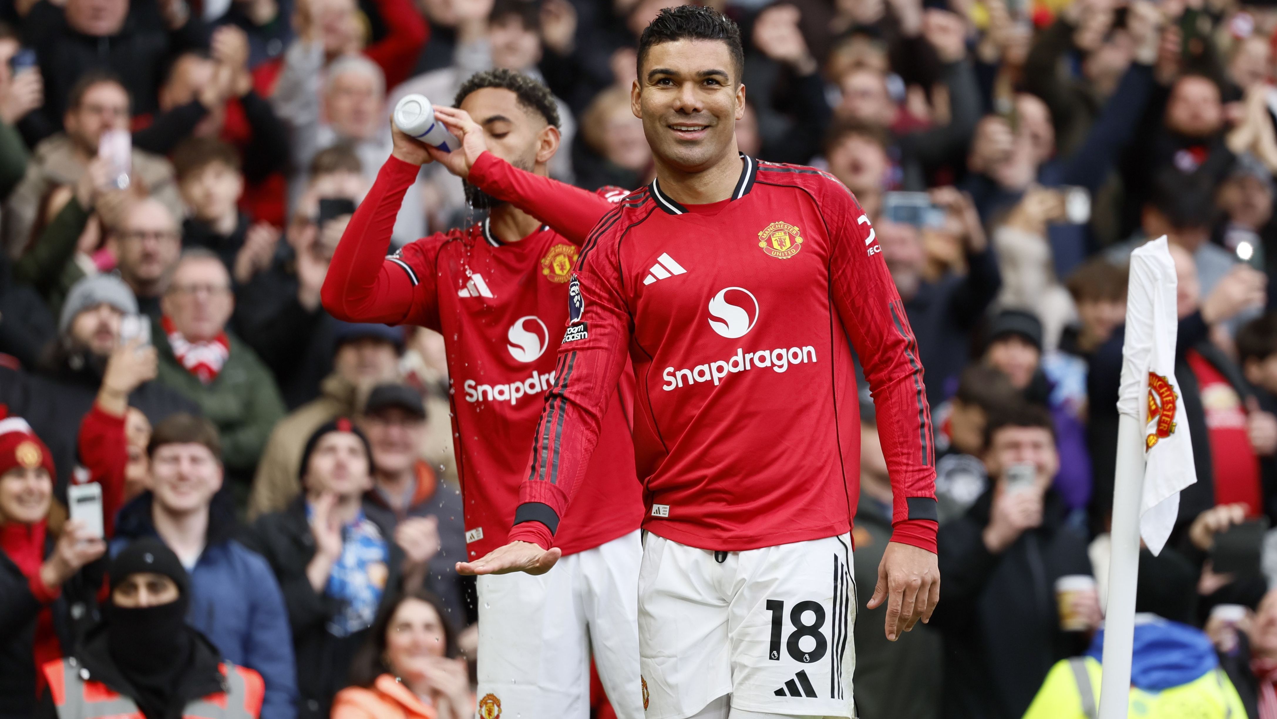 Casemiro e Matheus Cunha, destaques do Manchester United na vitória sobre o Aston Villa