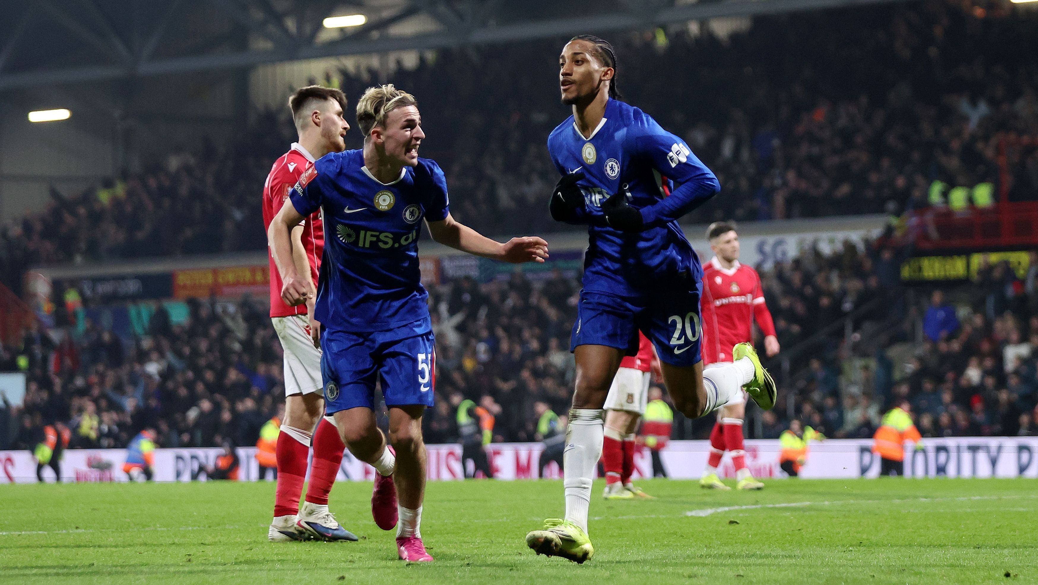 João Pedro comemora mais um gol pelo Chelsea