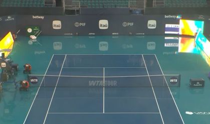 Forte chuva deixa a quadra secundária do Miami Open alagada