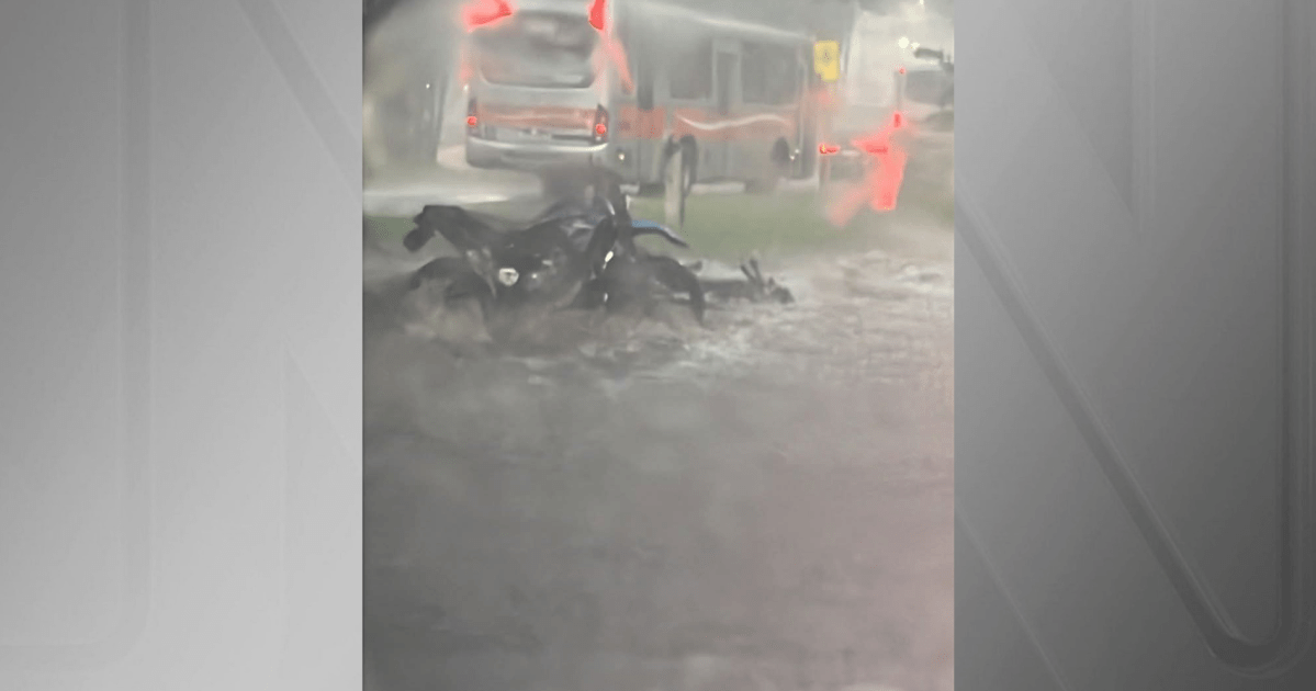 Alagamentos e enxurradas causam estragos em avenidas de Bauru (SP)