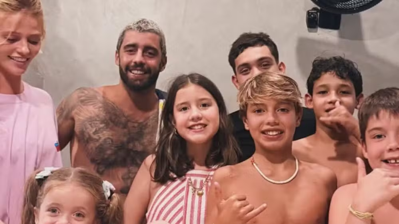 Cintia Dicker celebra aniversário do enteado e desabafa sobre desunião familiar