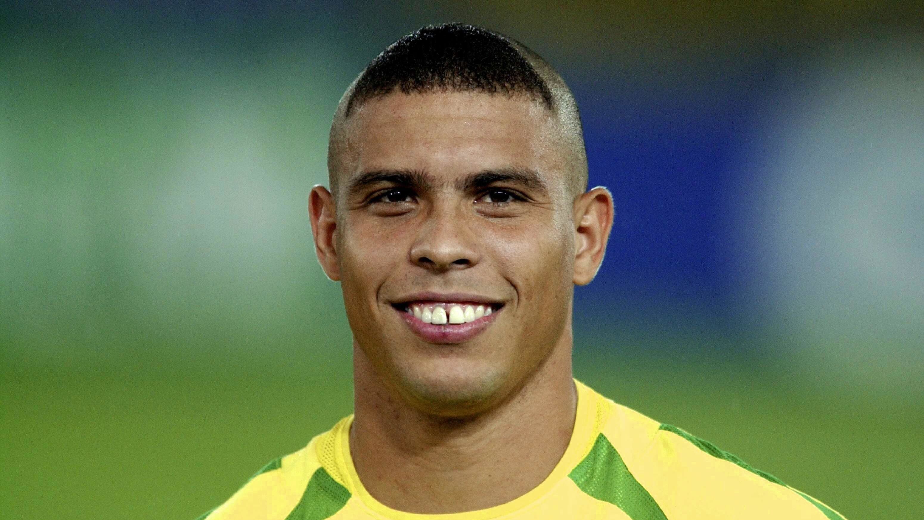 Ronaldo com o famoso corte "Cascão" durante a Copa do Mundo de 2002