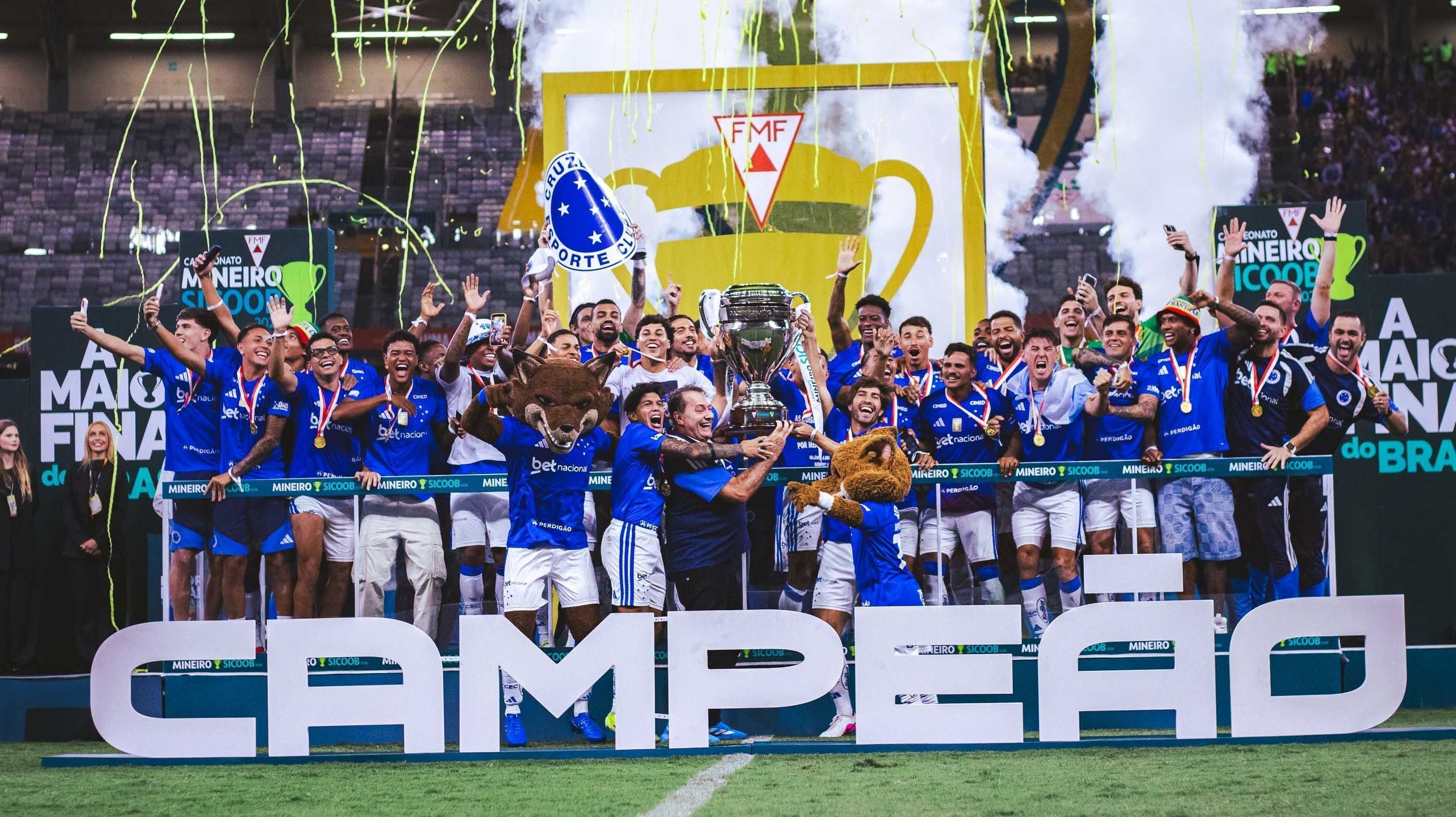 Jogadores do Cruzeiro comemoram título do Campeonato Mineiro