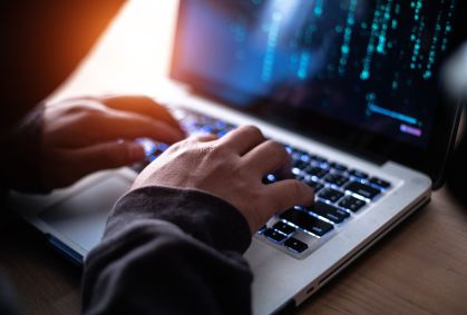 Ataque hacker atinge Axios por meio da cadeia de suprimentos; entenda