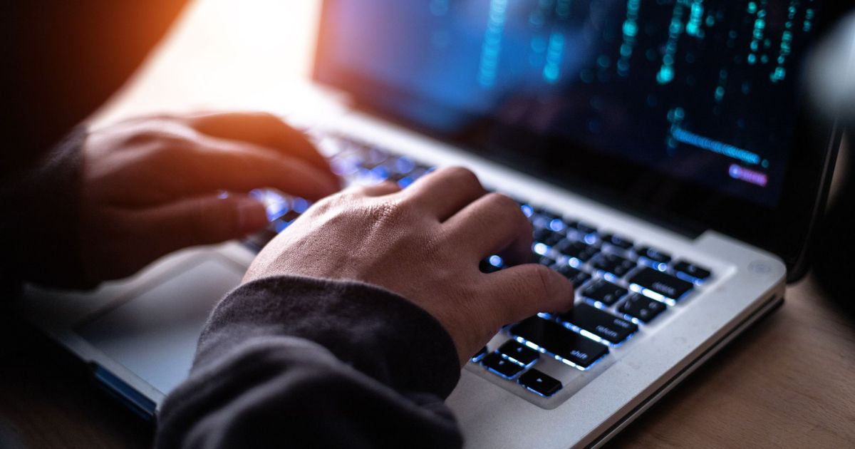 Ataque hacker atinge Axios por meio da cadeia de suprimentos; entenda | CNN Brasil