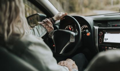 Mulheres de 35 a 54 anos concentram contratos de seguro de automóveis