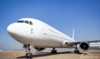 Avião Boeing em aeroporto