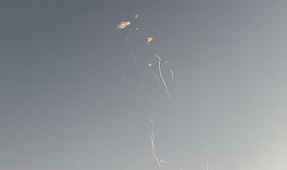 Míssil lançado pelo Irã é interceptado e destruído por sistemas de defesa sobre Doha, no Catar