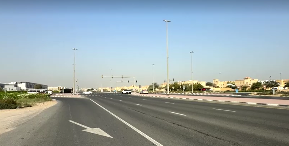 Ruas vazias em Dubai após ataques em meio à guerra no Oriente Médio • REUTERS