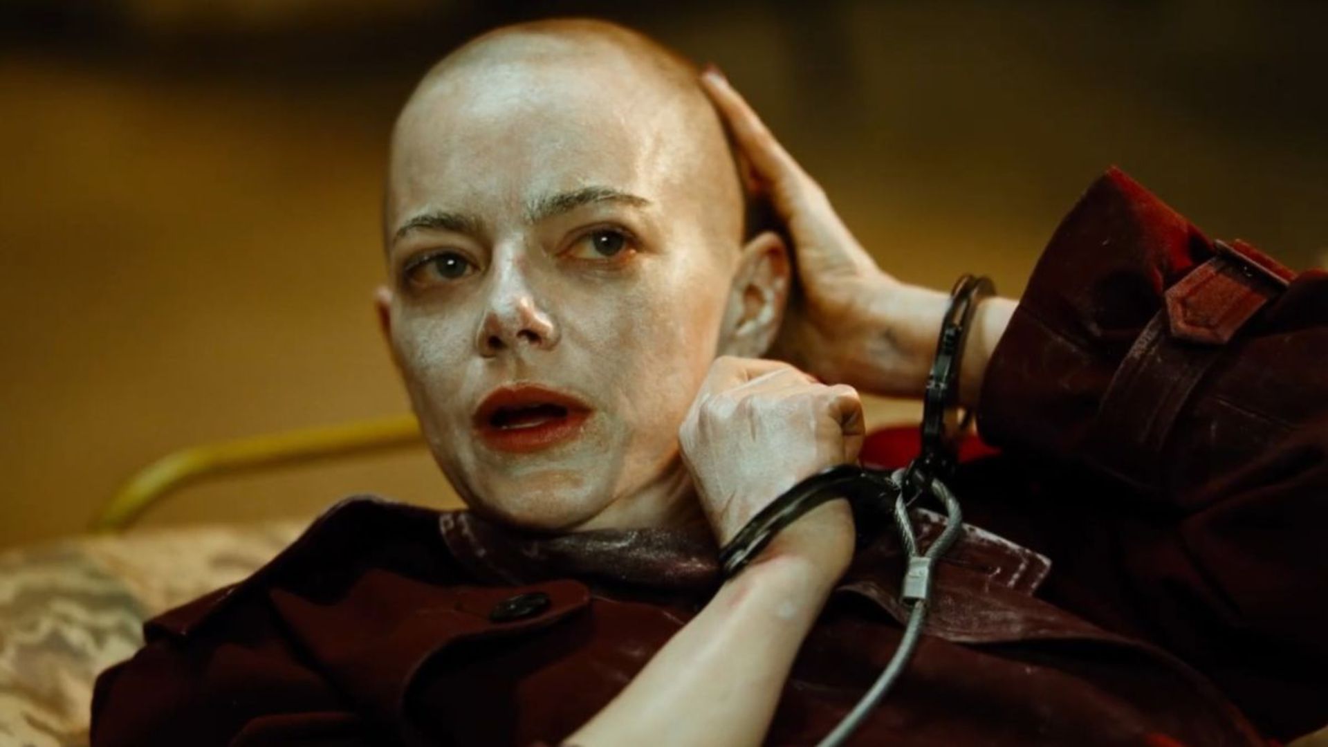 emma-stone-careca-bugonia
