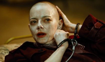 emma-stone-careca-bugonia