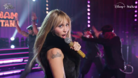 Miley Cyrus recria cena icônica de "Hannah Montana" em especial