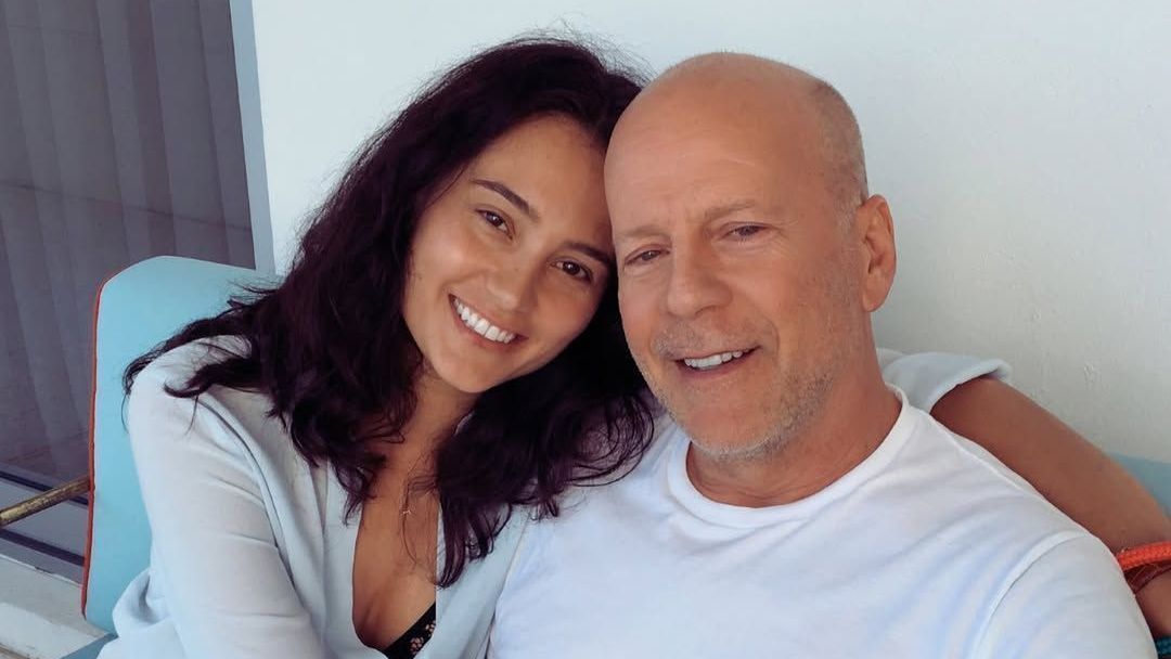 Esposa de Bruce Willis atualiza estado de saúde e cuidados com o ator
