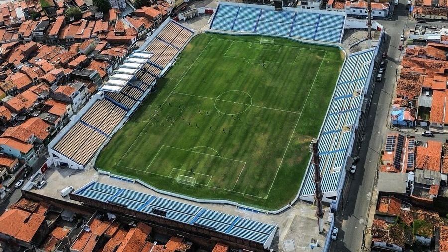 Estádio Nhozinho Santos, em São Luís