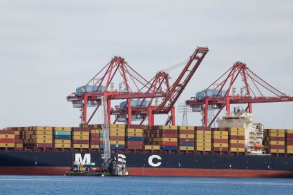 Navio de contêineres atracado no porto de Los Angeles em 10/03/2026