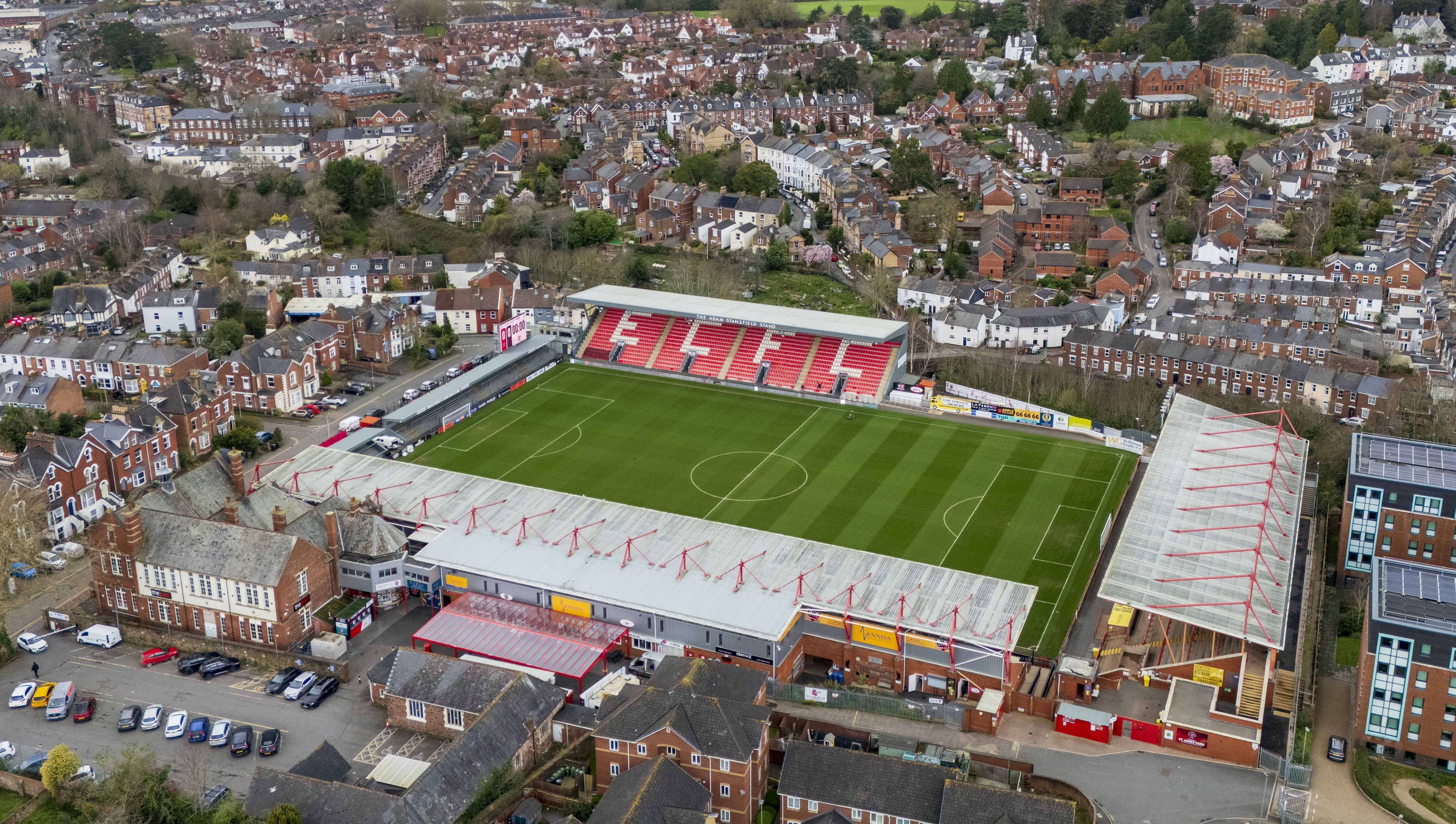 St. James' Park, estádio do Exeter City, clube da 3ª divisão
