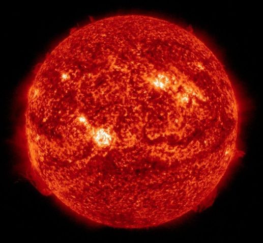 Erupção solar (circulo mais claro) ocorrida em 16/3/2026, segundo registro da Nasa • Nasa/SDO