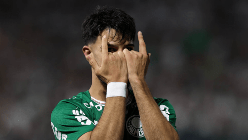 Flaco López comemora seu gol contra o São Paulo