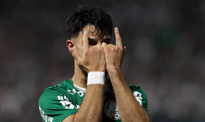 Flaco López comemora seu gol contra o São Paulo