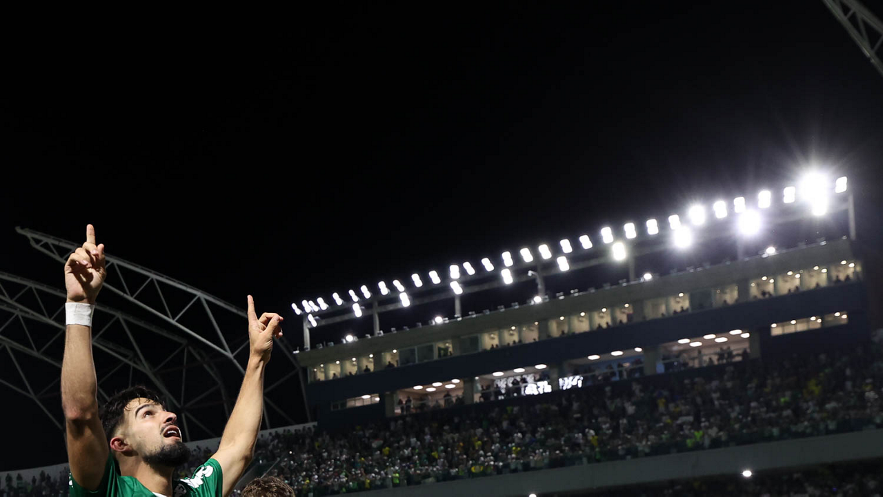 Flaco López comemora seu gol pelo Palmeiras