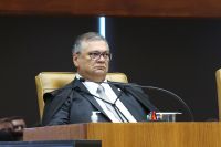 Dino mantém convocação de Leila Pereira à CPMI do INSS