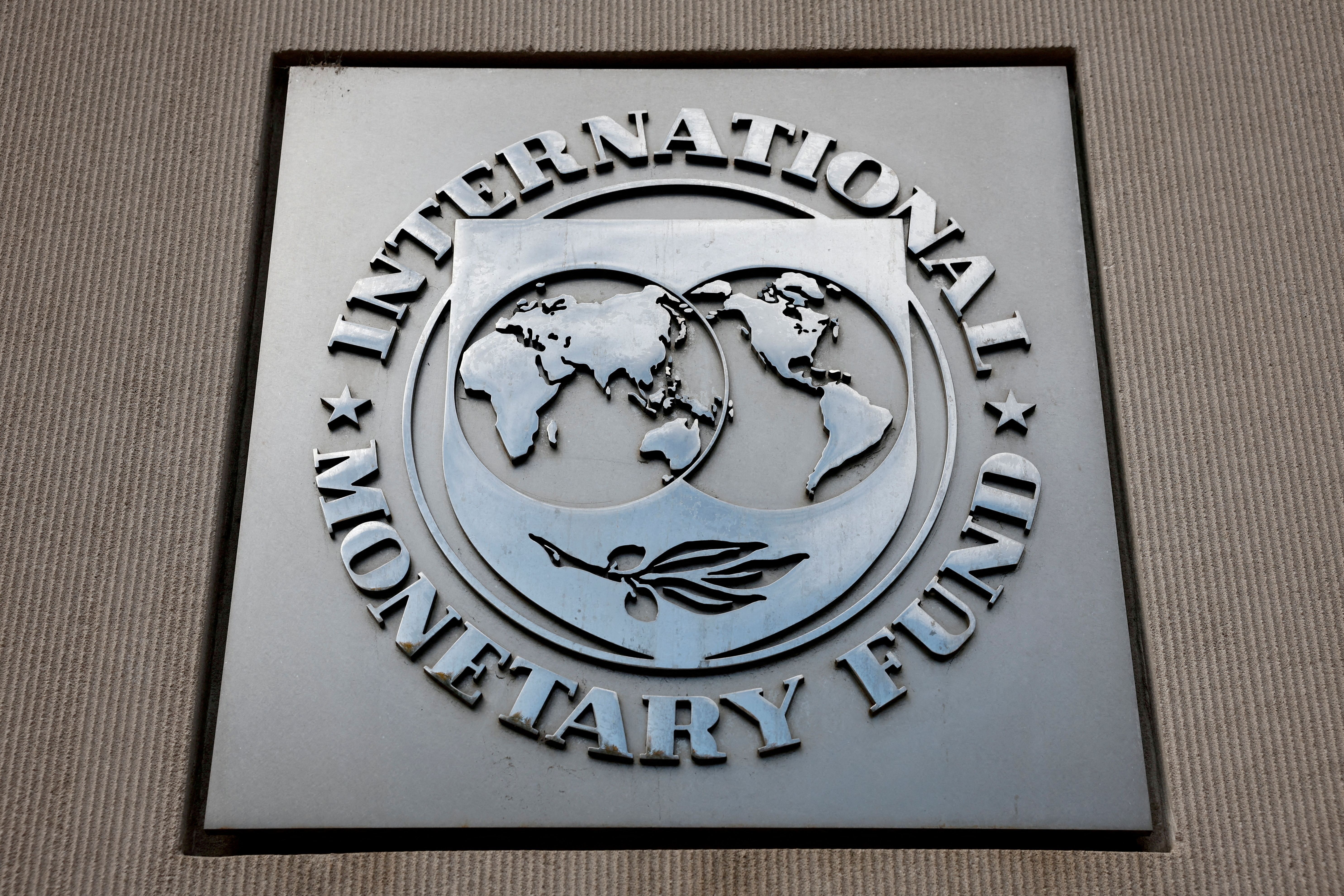 Logo do Fundo Monetário Internacional (FMI) na sede em Washington, EUA