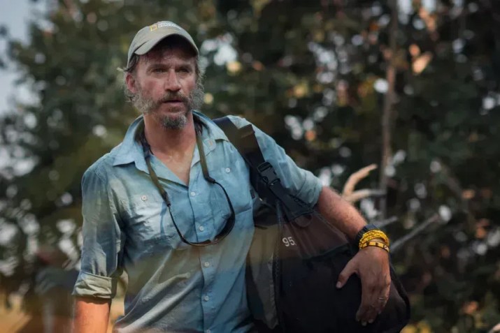 Um retrato de Steve Boyes, tirado por Kostadin Luchansky, que aparece no novo livro "Okavango e a Fonte da Vida". O livro documenta as expedições de Boyes para encontrar a nascente do rio, que o levaram ao interior de Angola • Kostadin Luchansky/National Geographic