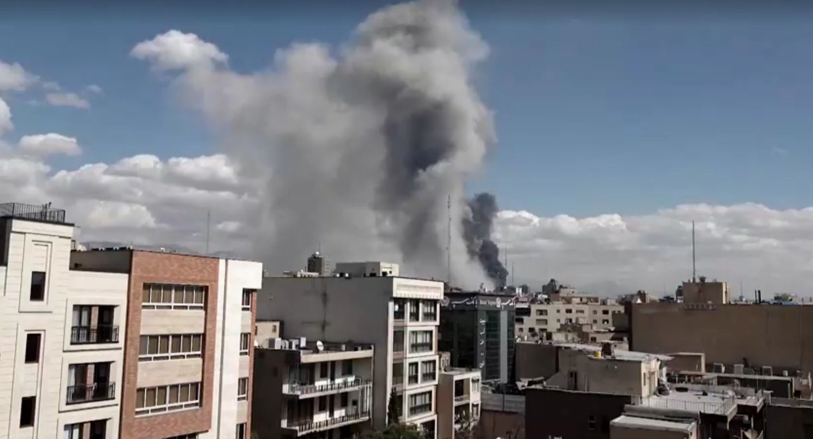fumaça teerã 1 de março