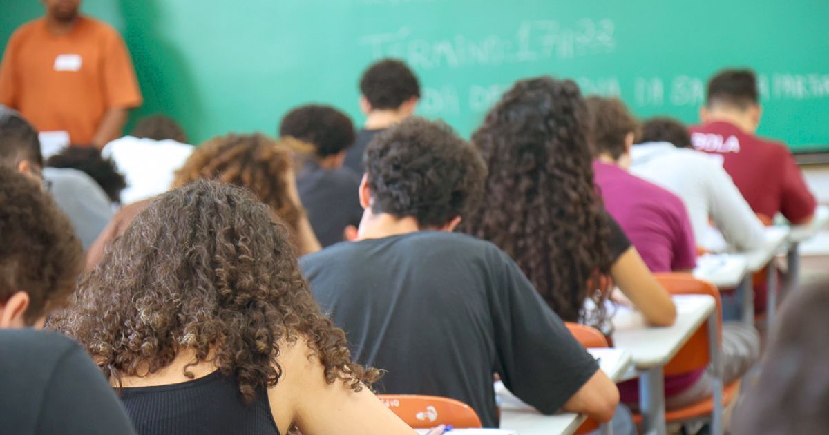 Candidato que tirou zero na Fuvest com redação “rebuscada” processa USP