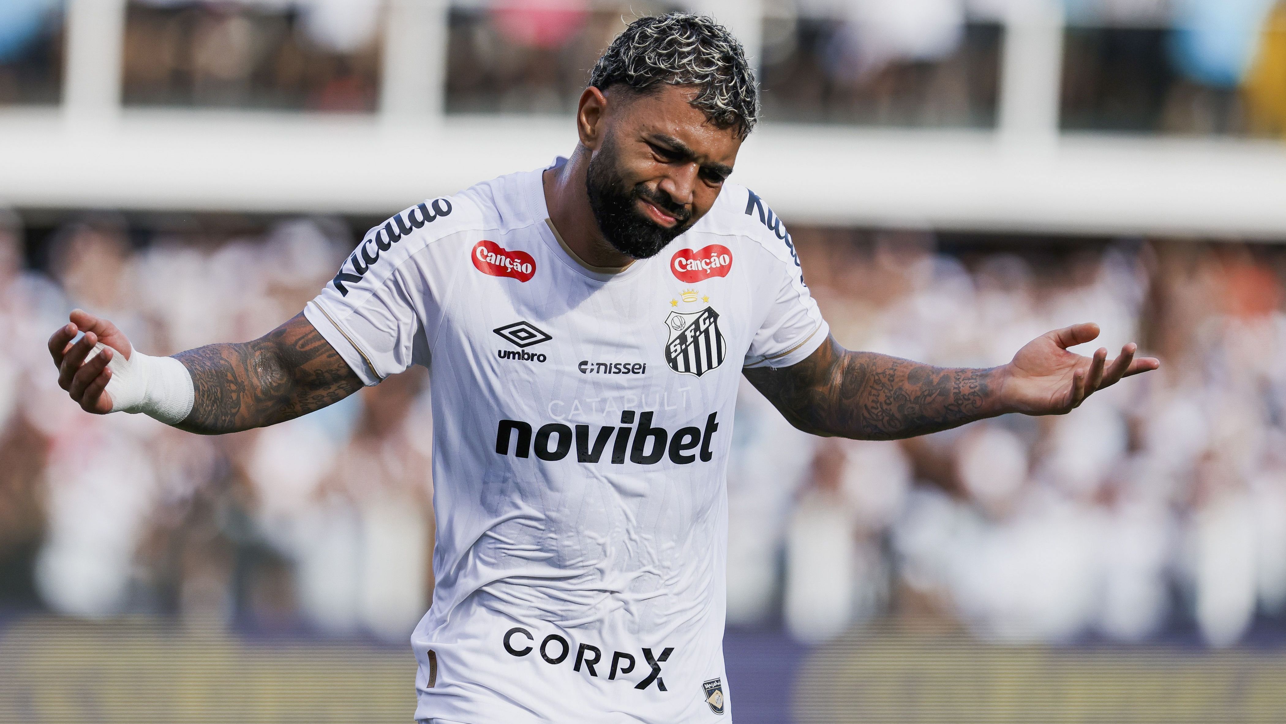 Gabigol comemora gol do empate do Santos no clássico contra o Corinthians