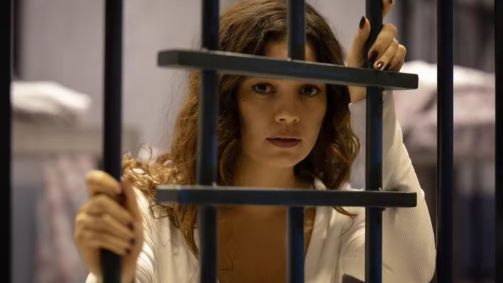 Gerluce presa em "Três Graças"
