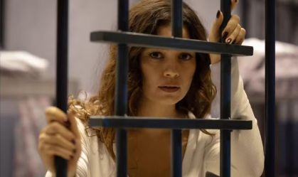 Gerluce presa em "Três Graças"