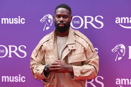 Ghetts durante evento Ivor Novello Awards em Londres