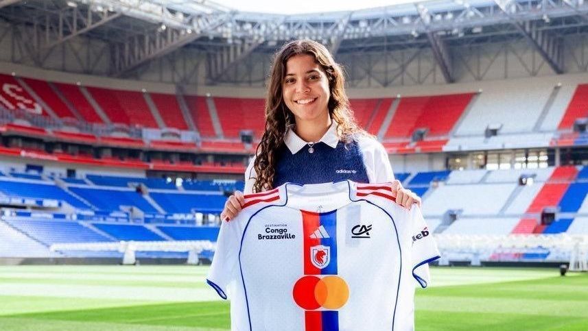Giovanna Waksman foi anunciada pelo Lyon; a jovem brasileira assinou o primeiro contrato profissional aos 16 anos
